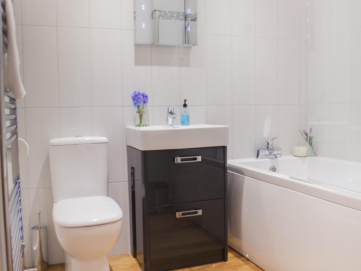 Henge House, Bluestone Apartment Бат Екстериор снимка